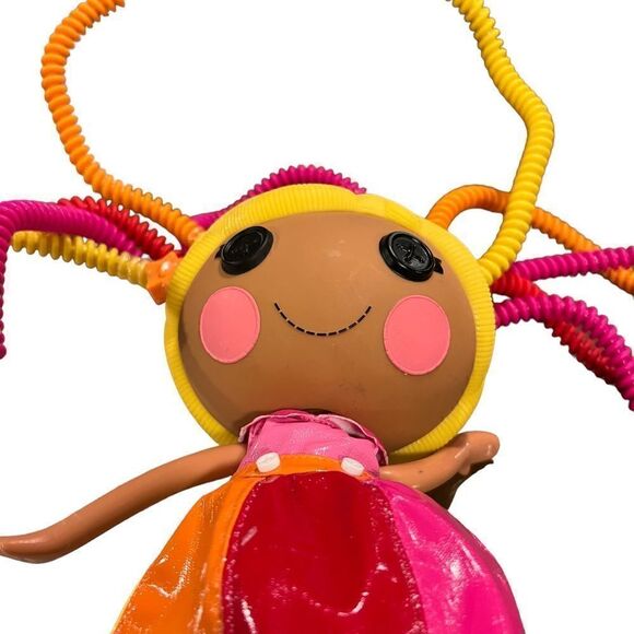 Lalaloopsy silly hair doll with bendable locks, movable arms, legs and barrettes - Picture 2 of 11